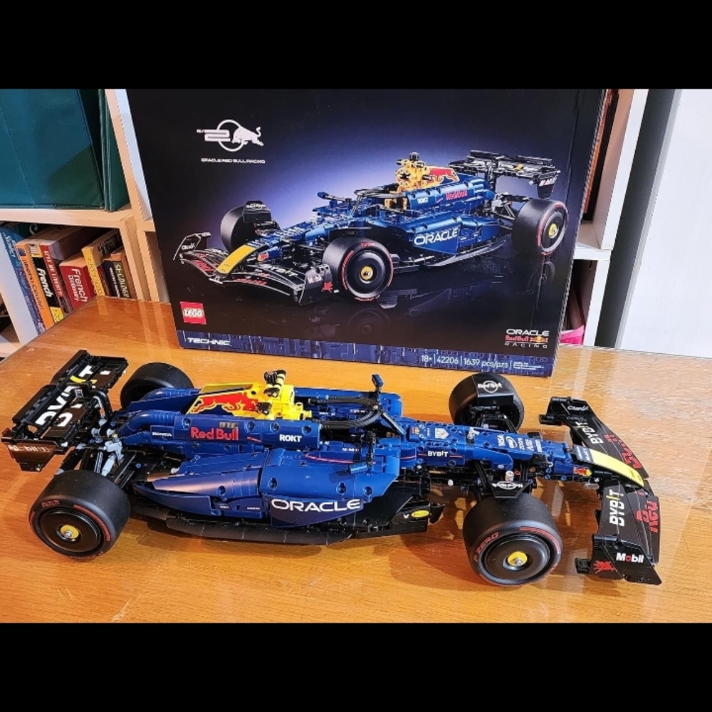 Lego Technic Racing Car - Blue, Red, Yellow - Picture 15 of 16